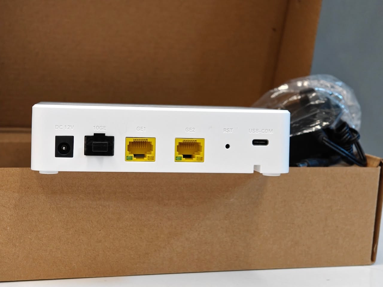 📡 مجموعة الضامن المتحدة
📍 الديوانية – شارع الفرق الموسيقية
📱 واتساب واتصال: ***********

متوفر V-SOL V1600GS-R – GPON OLT 🔥
حل صغير بالحجم وقوي بالأداء، مناسب لتأسيس وإدارة شبكات الفايبر FTTH / FTTB ومزودي خدمة الإنترنت.

🔹 منفذ GPON واحد
🔹 يدعم حتى 64 مشترك
🔹 سرعة Downstream تصل إلى 2.488Gbps
🔹 سرعة Upstream تصل إلى 1.244Gbps
🔹 مسافة فايبر تصل إلى 20KM
🔹 2 منافذ Gigabit Ethernet GE1/GE2
🔹 منفذ 10GE SFP+ Uplink
🔹 منفذ USB-C للإدارة
🔹 يدعم WEB / CLI / Telnet / SNMP
🔹 تصميم Fanless بدون مروحة واستهلاك طاقة منخفض

✅ مناسب للشبكات الصغيرة والمكاتب والمجمعات السكنية ومزودي الإنترنت ISP.
🚚 توصيل متوفر لجميع المحافظات

V-SOL V1600GS-R — شبكتك تستحق الأفضل.
