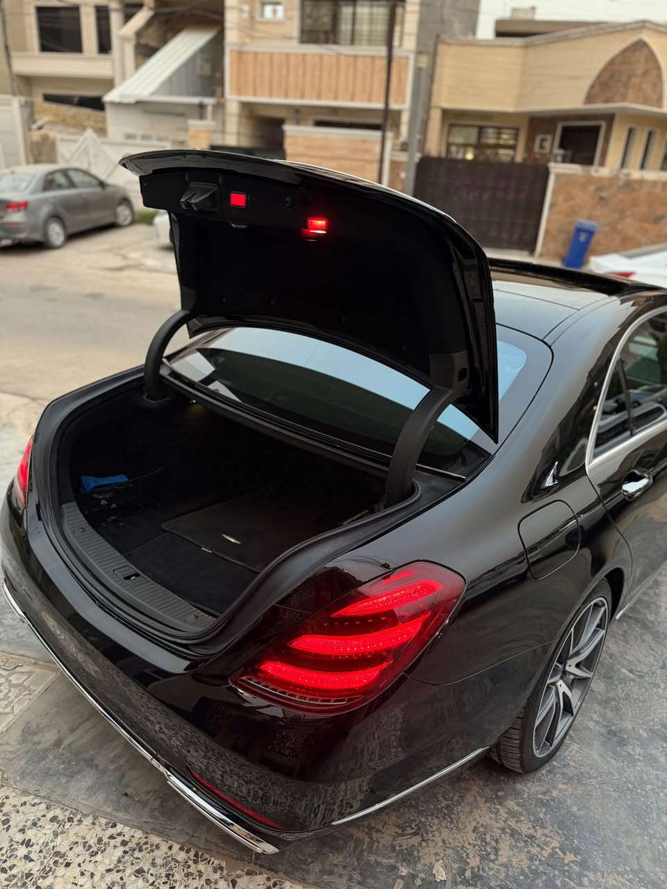السلام عليكم 

 السعر  ٣٩٠ وبيها مجال 
مارسيدس s450 باب طويل 
رقم بغداد باسمي
ماشيه ١٣٥ الف 
سياره جديده جدا داخل وخارج 
مكاني حي الخضراء مقابيل العامريه 
*********** بغداد, العراق
