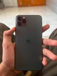آيفون ١١ برو ماكس • ٢٥٦ • بطاريه ٨٥