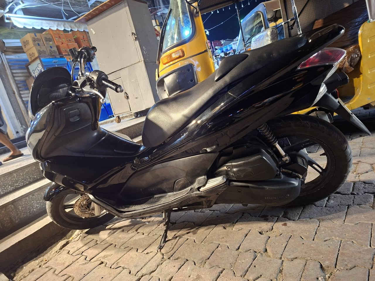 سلام عليكم بي سي اكس جيل اول للبيع
ياباني واحلى من الرمبه
محرك 125
نظام Abs
حساس ازدحام
حساس ستان شغالات 

محرك مامفتوح 

كهربائيات كلها شغاله 

جيب فيتر وافحص 

السعر ١٢ ورقه قفل

مكاني بغداد مدينه الصدر 
واتساب ***********
