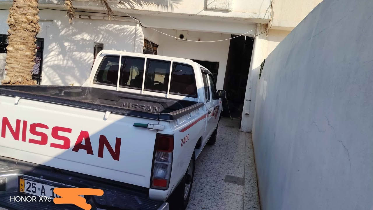 نيسان بيكم موديل 2013 كلين مكفوله من الصبغ فقط باب السائق معيره وبيها ملاحظات ماتذكر الاتصال على الرقم *********** Singapore
