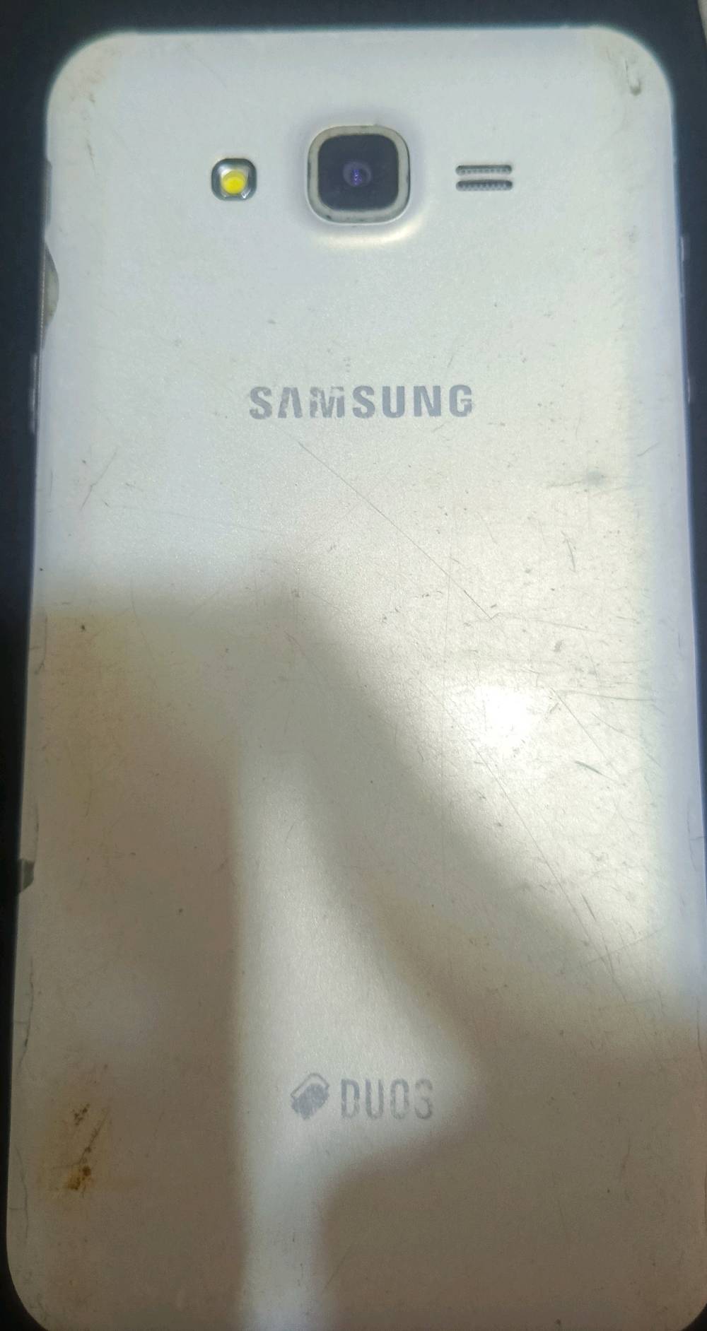 Galaxy J7 شغال  سعر 20 ألف ذاكره 16 شغال كامره ول مايك بغداد الدورة 