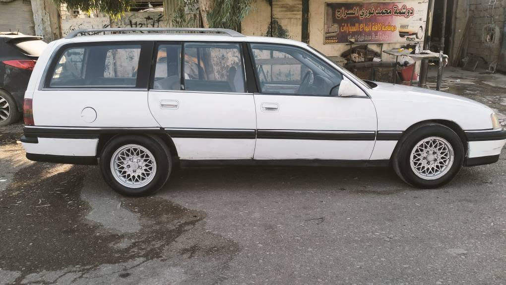 سلام عليكم اوميكا 1991 سعر 28 بدون ضرر بدون خياس بطاقة بنزين موجود *********** كركوك, العراق
