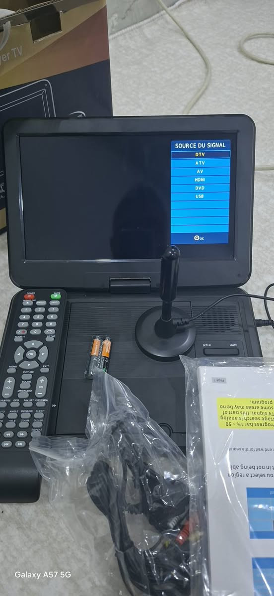 شاشه DVD وHD وارضي وغير متسخدم
السعر ٤٥ الف مع التوصيل ***********
