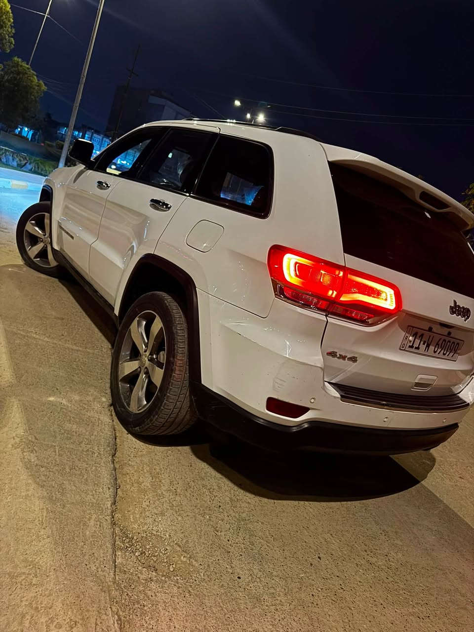 جيب لاريدو . 15 . رقم بغداد الدولي
*موصفات 1/1
*حجم المحرك ؛ 6 سلندر 3600
‏*ماوس وضعيات قيادة الفور ويل
*بانوراما غرفة السيارة جلد وارد أمريكي 
*أناره ترحيب حساس خلفي رادار
*بصمه دخول ذكي صندوق كهربائي 
* ويل حجم 20 )شفتات ستيرن
* لد امامي لايت زينون بلاد
* سستم. صوت 9 سماعات دمام خلفي
* سيارة حلوة جديدة 
*رقم جوال ‭***********‬
* ساكن بغداد 
سعر 175 وبيه مجال بصيط
