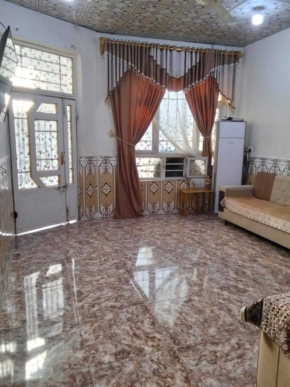 دار للبيع مساحته ٢٥٠ متر طابو صرف في بعقوبه باب الدرب ١٤ كامله الخدمات تبليط مجاري شبكه ماء جديده الاتصال ***********
