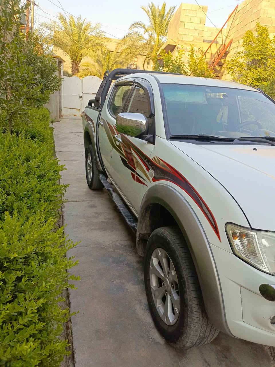 للبيع متسيبوشي بيكاب بانزين موديل 2015 كير وتماتيك فور ويل سعر 145 وبيهه مجال ***********
