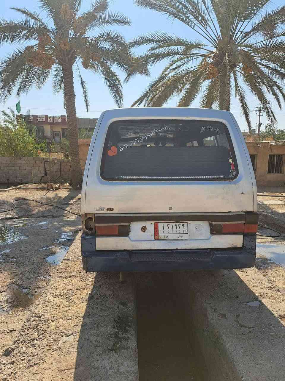 السلام وعليكم كيه بسته للبيع موديل 1994   
مصفره هيئه ومرور  وخط وبحث جديد  تخم تاير جديد باتري جديد كهربائيات شغاله صدر أمامي خلفي جديد باور ستيرن مشط جديد
 شواصي كفاله عامه امامي ولخلفي معمرات مكينه وكير واكسل خير من الله السيارة بلادي و جاهزه من كلشي كبل للشارع المكان ديالى الخالص ***********  السعر ٢٨ بيها مجال بسيط
