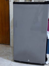ثلاجه ٦قدم نظيفه وشغاله أخذته ب١٩٥اريدهه ب١١٠عنوان بغداد ابو غريب للاس...