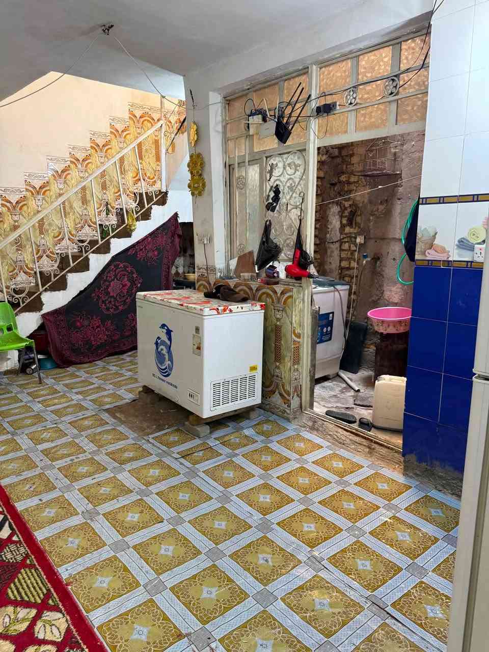 السلام عليكم 
بيت للبيع مساحة 125 متر زراعي سند 25 بغداد لبيت طابقين  يحتوي على 3غرف نوم +ستقبال + صاله +مطبخ +حمام 
حي السفير  قرب سكلة  ابو محمود تصال على الرقم ب واتساب***********

