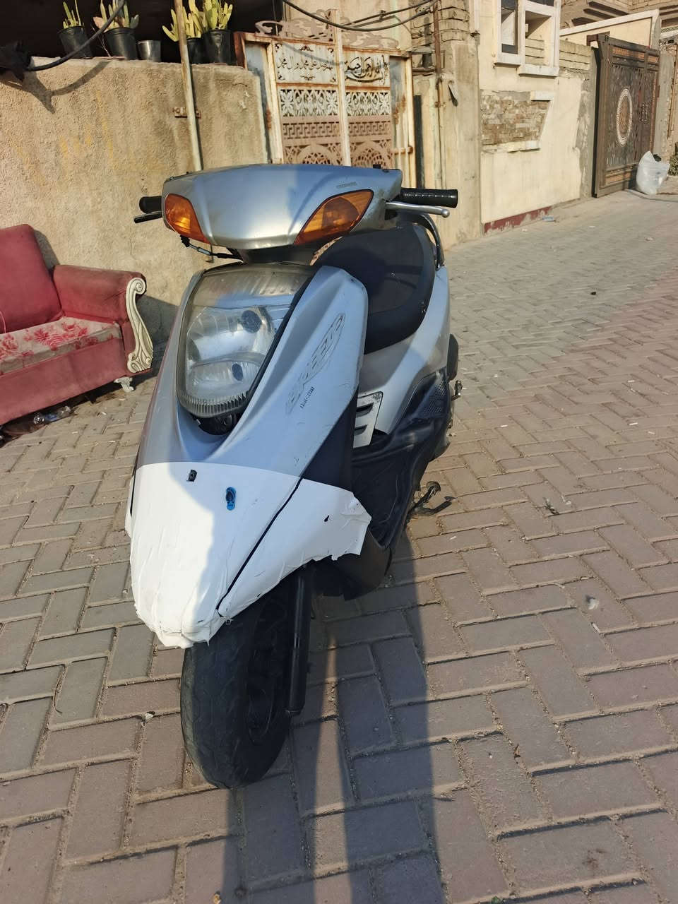 بريـز يابانـي ، دراجـة نظيفـة ، مكينـة ناعمـة برغـي ممفتـوح بيهـا ، فشگـة بلاديـة ، كابريتـر كهربائيـات كلـه شغـآل ، فقط باتـري ضعيـف ، للبيـع مستعجـل عليـها ، السعـر 450 وبيهـا مجـل للشـراي ، عنـوان (مدينـة الصـدر) رقـم ***********
