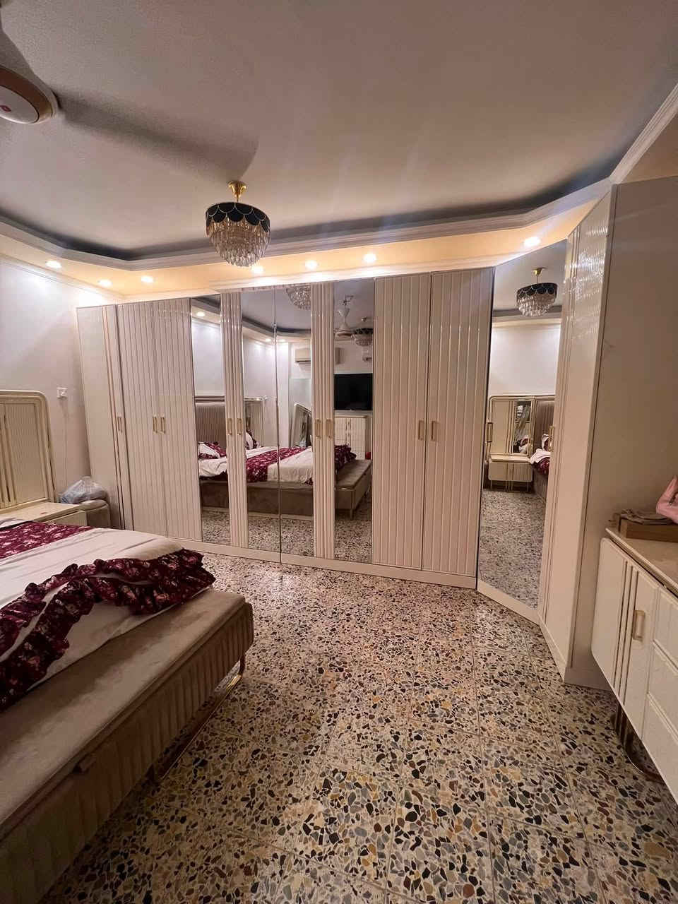 سلام عليكم 
غرفة نوم مستخدم للبيع نضيفه كلش تركي من شركه نيو لايف السعر خاص عنوان بغداد حي اور 
***********
