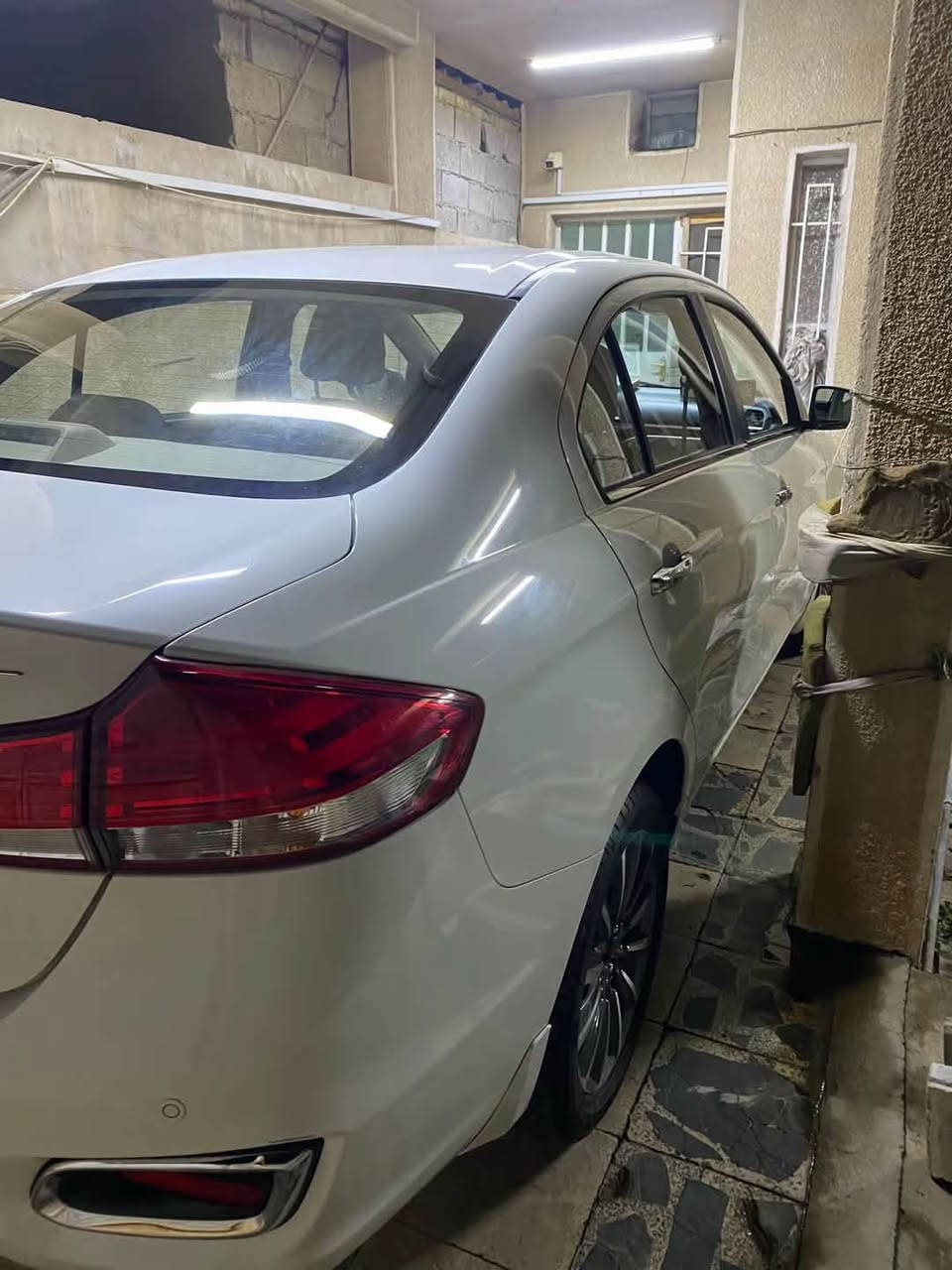 السلام عليكم 
🔥 للبيع سوزوكي سياز 2023 استلام شركة عامة🔥
(رقم بغداد)انكليزي 

🚘 Suzuki Ciaz 2023
(مكفولة كفالة عامة)

✨ المواصفات:
🔹 محرك 1.5 لتر اقتصادي وقوي
🔹 ناقل حركة أوتوماتيكي)
🔹 كاميرا خلفية
🔹 حساسات خلفية
🔹 مثبت سرعة)
🔹 تحكم من المقود
🔹 بلوتوث + USB + AUX
🔹 مرايا كهربائية مع إشارات جانبية
🔹 زجاج كهربائي
🔹 مكيف ثلج وتبريد ممتاز
🔹 نظام ABS 
🔹 شنطة واسعة جداً

(الكاعيات والكبات والكتلوك والجك بل نايلون ما مفتوحات سبير منازل)

السيارة ماشية (١٨،٠٠٠ زيرو)
💰السعر:135

📍 الموقع: بغداد

📞 للاستفسار ***********
