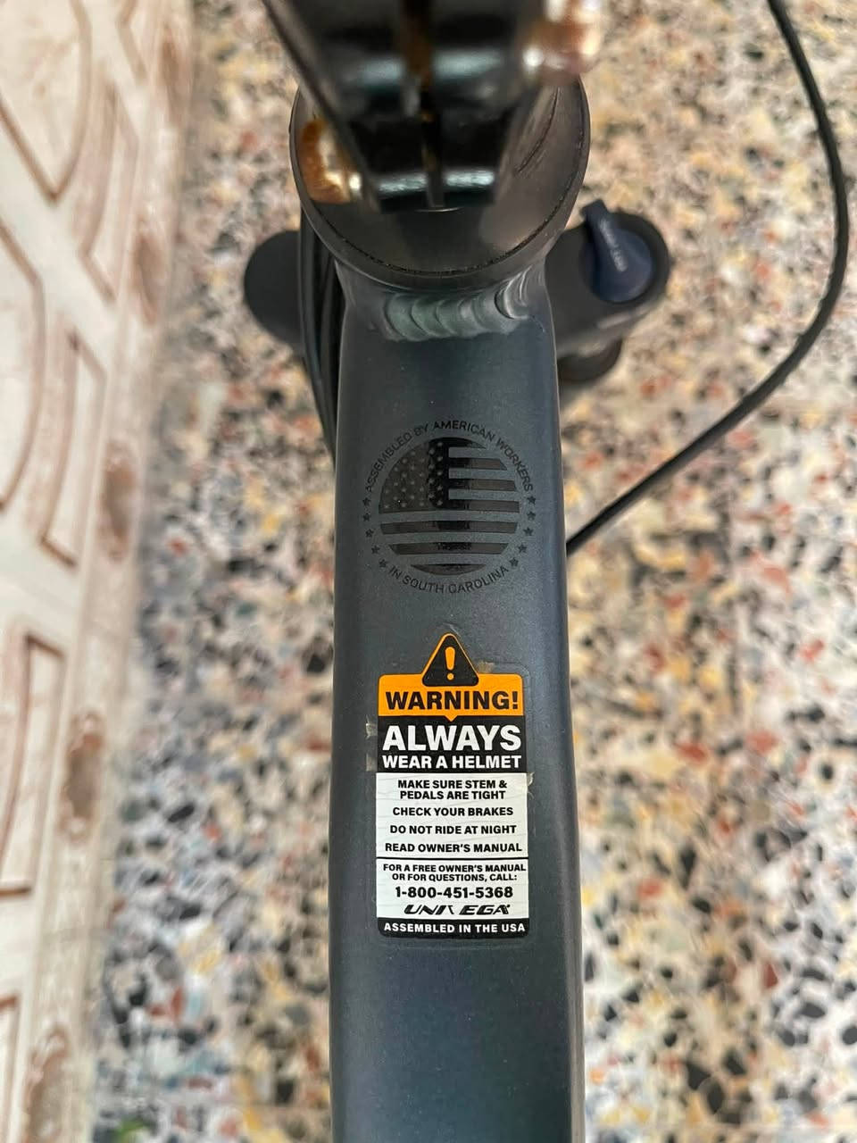 للبيع دراجة Viega Maxima Sport هايبرد*
*الحالة*: مستعملة نظيفة جداً

*المواصفات:*
- *الماركة*: VIEGA أمريكية
- *الموديل*: Maxima Sport - MODEL: 87774
- *سنة الصنع*: 2021 - تجميع Tianjin 
- *النوع*: هايبرد Hybrid للشارع والمدينة والرياضة
- *حجم الفريم*: XL - Extra Large للطول 185سم وفوق
- *الاطارات*: للشارع، داعم أمامي بسيط
- *الفرامل*: دسك بريك امامي + خلفي
- *الجير*: Shimano Tourney TZ 21 سرعة
- *المقود*: مستقيم Flat Bar مريح
- *الفريم*: المنيوم خفيف

*ملاحظات*:
الدراجة غير مصممة للجبال Off-Road. للاستخدام اليومي والتنقل والرياضة فقط.
الدراجة جاهزة بدون اي عطل.

*السعر*: 300,000 د.ع وبيها مجال بسيط
*المكان*: بغداد الشعله 
للتواصل ***********
