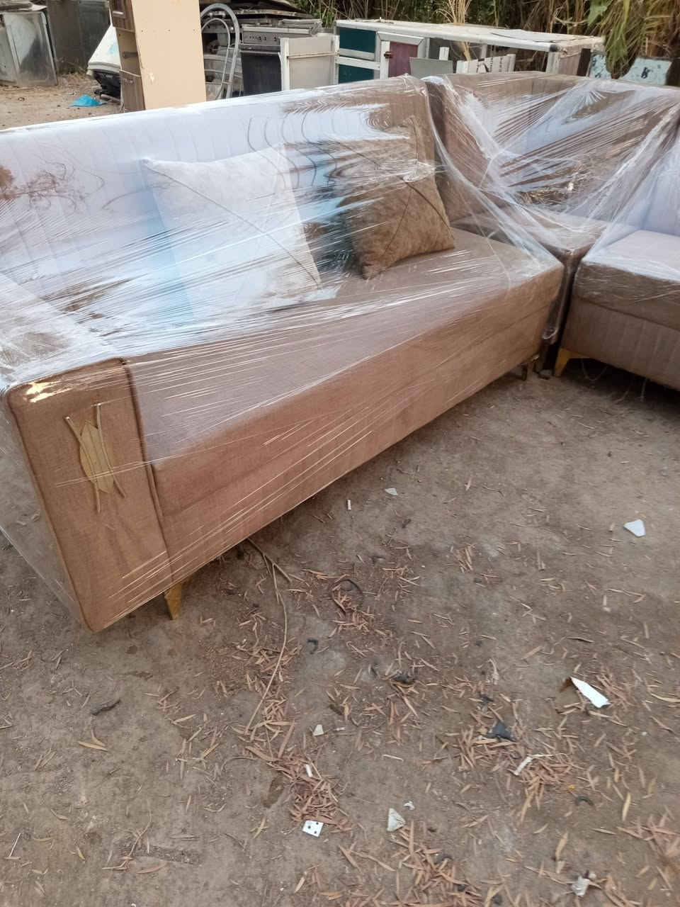 ديوان اخو الجديد فصال 10 مقعد 
مع الكوشه... سعر 250
توجد خدمة توصل بكرو
الشراي يراسل الصفحة أو يتصل *********** أو وتساب
