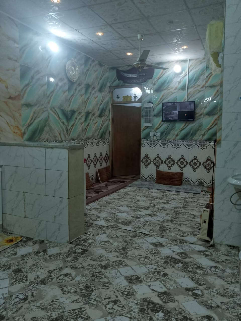 السلام عليكم بيت للبيع ٥٠ م حي النداء خلف مول بغداد منطقة ٥١ عكادة غرفة وصالة ومطبخ وبيتونه السعر ٣٨ مليون 
تفاصيل اكثر خاص او واتساب 
***********
