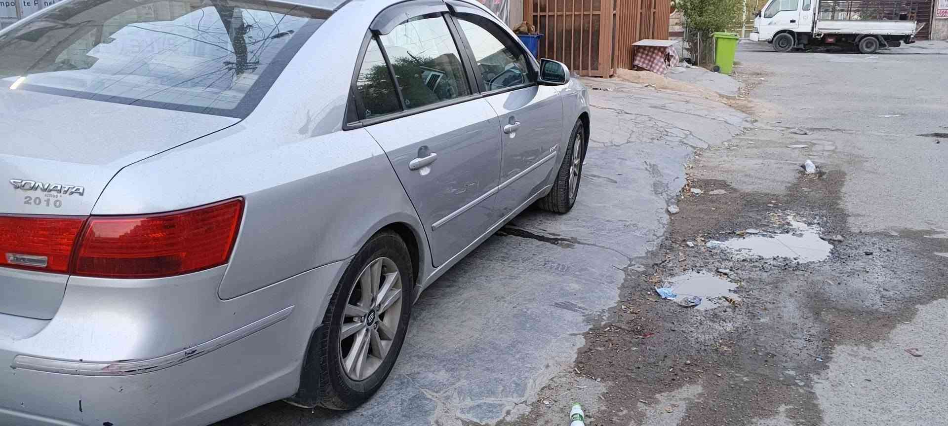 سلام عليكم سوناتا موديل 2010 وراد امريكي محرك 2400 دوش بيها قطعتين صبغ جاملغ الامامي وجاملغ الخلفي بدون دواخل 
بسمي تحويل مباشر العنوان بغداد البلديات 
باقي سيارة كفالة 
السعر 95 وبيها مجال بسيط 
الاستفسار ***********
