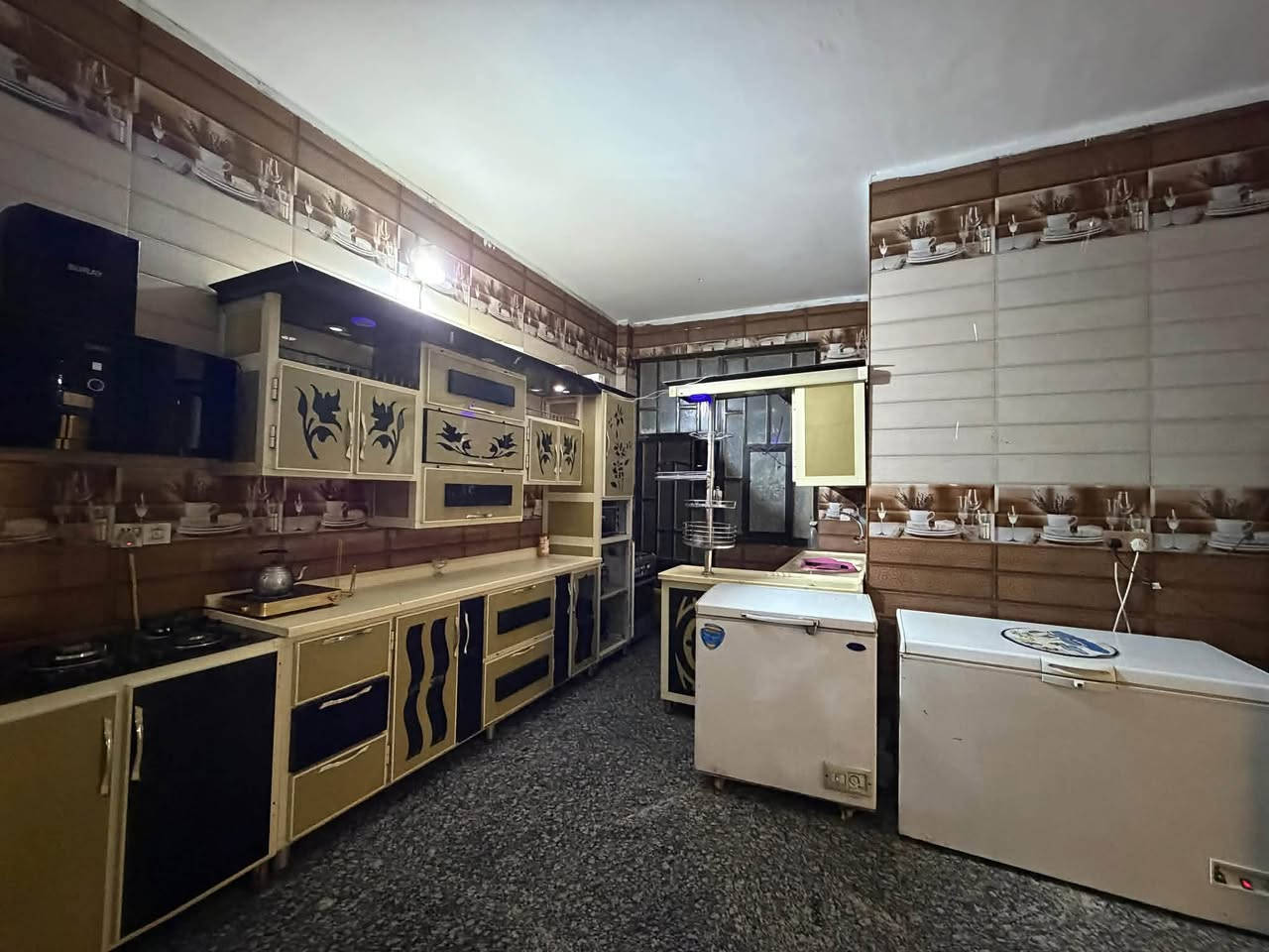 #دار_للــبـيــع 🏠 في #الديوانية حي الجامعة شارع سوات #زراعي_سند_25 مساحة 400متر واجهة 20متر #كونكريت بناء حديث درجة أولى 
يحتوي
 ع غرفتين وصاله واستقبال ومطبخ حار وبارد وصحيات داخلية وخارجية وطارحة وحديقة ….
——————————————-
🔺#للاستفسار مراسله واتساب ع الرقم التالي 

http://wa.me/+964*********** مقتدى 📲

—————————————————————
او زيارة مكتبنا

🔺العنوان:- حي الجامعة شارع عشرين مكتب مقتدى العكيلي للعقار والمقاولات العامة
