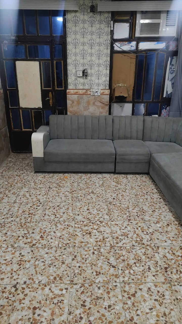يوان 10مقاعد نضيف للبيع سعر 300وبي مجال مكان الزعفرانيه شارع الكهرباء اتصال ***********
