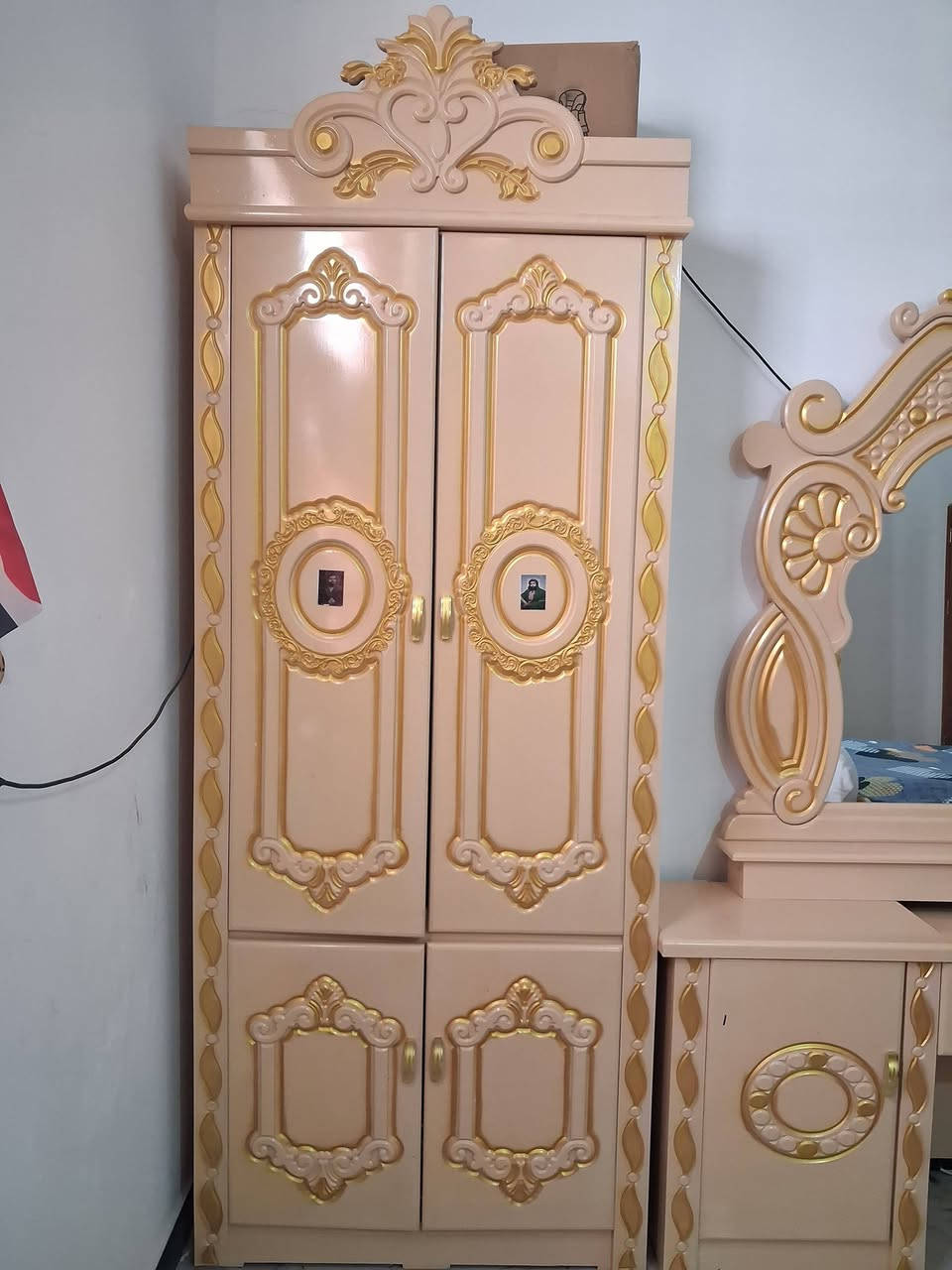 غرفه نجاره عراقيه نضيفه بيها ضرر بسيط بالجربايه اريدها ب٩٠٠ وبيها مجال للاستفسار اكثر واتساب ***********
الغراف
