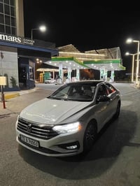 Jetta 2019 se اللون ابيض 1400 تيربو  ، الدواخل قهوائي المواصفات معروفة...