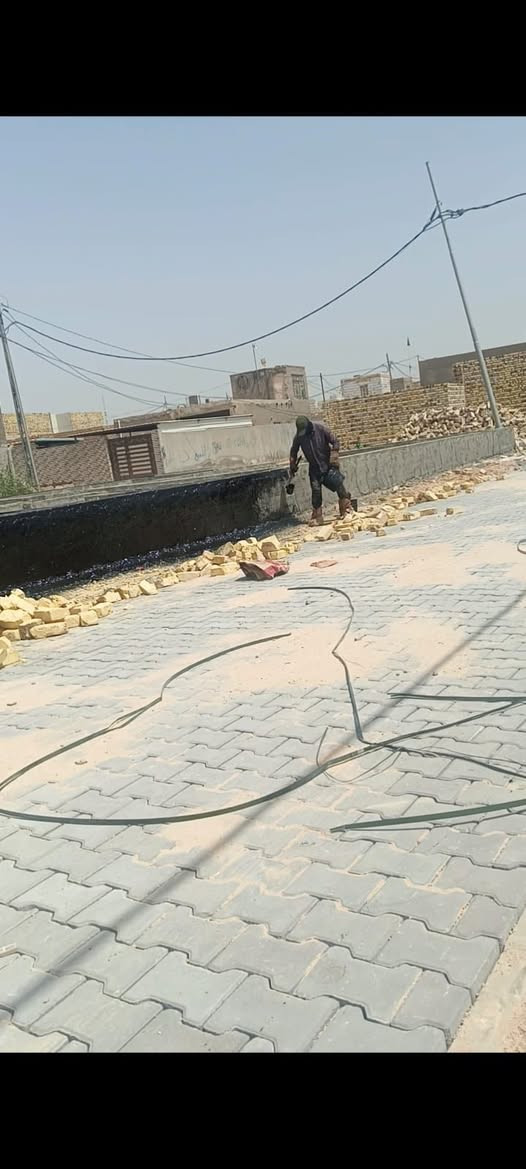 بيت 200 متر ركن في حي الامين شارع المصطفى بعده مكامل سعره 55 وبيه مجال 
الاساس صب كونكريت البناء كله طابوق 
يتكون من غرفتين وصاله ومطبخ وصحيات داخليه وخارجيه سطح شتايكر الصاله الثانيه والاستقبال فقط اساس تأسيس كهرباء وماء ومجاري كامله
***********
