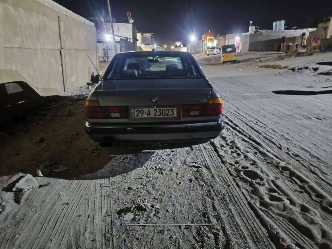 السلام عليكم بي ام دبليو موديل 93 سنويه تنتهي 30 مكينه 6 سلندر مفتوحه
باسم الوالد 
تبريد شغال  ومكينتها نظيفه وما متعوبه نهائيا تجي تشوفها بعينك 
سيارة مال جناي 
السعر 45 وبيها مجال لشراي 
الرقم ***********
