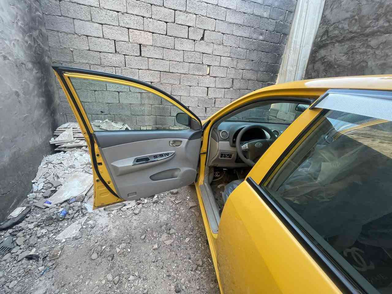 السلام عليكم
byd g3 موديل ١٣
گير عادي مكينة 1800
رقمها انگليزي مشروع وطني  بغداد بـاسمي تحويل مباشر السنويه لحد 2027/9/11 
السياره بيها حادث بابين وجاملغ مبدلات بدون تعمير والباقي واضح بالصور
 السياره كير ومكينه خير. من الله والتبريد شغال خير من الله 
سعرها 40 وبيها مجال والشراي بي خير. ويدلل 
مكانها بغداد الكمالية 
***********

