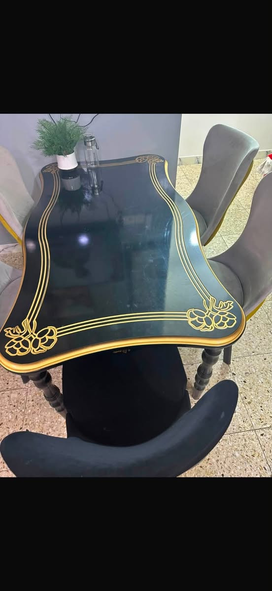 السلام عليكم ميز وكراسي للبيع للاستفسار ***********
