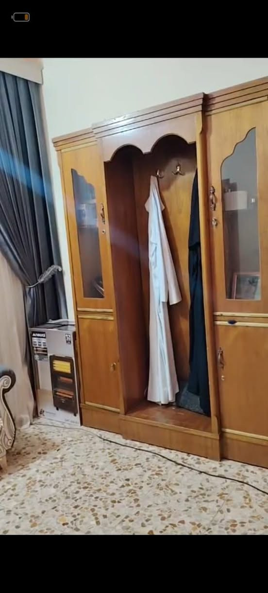 يالله يالله السلام عليكم بوفيه اربع بيان ومجرات اثنين تزكام نظيفه كلش ب225وبيها مجال زاويه نظيفه كلش للبيع ب50 وبيها مجال جرباية تزكام وكومديات اثنين نظيفات كلش للبيع ب125 وبيها مجال كاونتر خشب نظيف كلش ب75 بيه مجال المكان ديوانية قضاء الشاميه

نص مكتوب في الصور:
- HONOR X9c