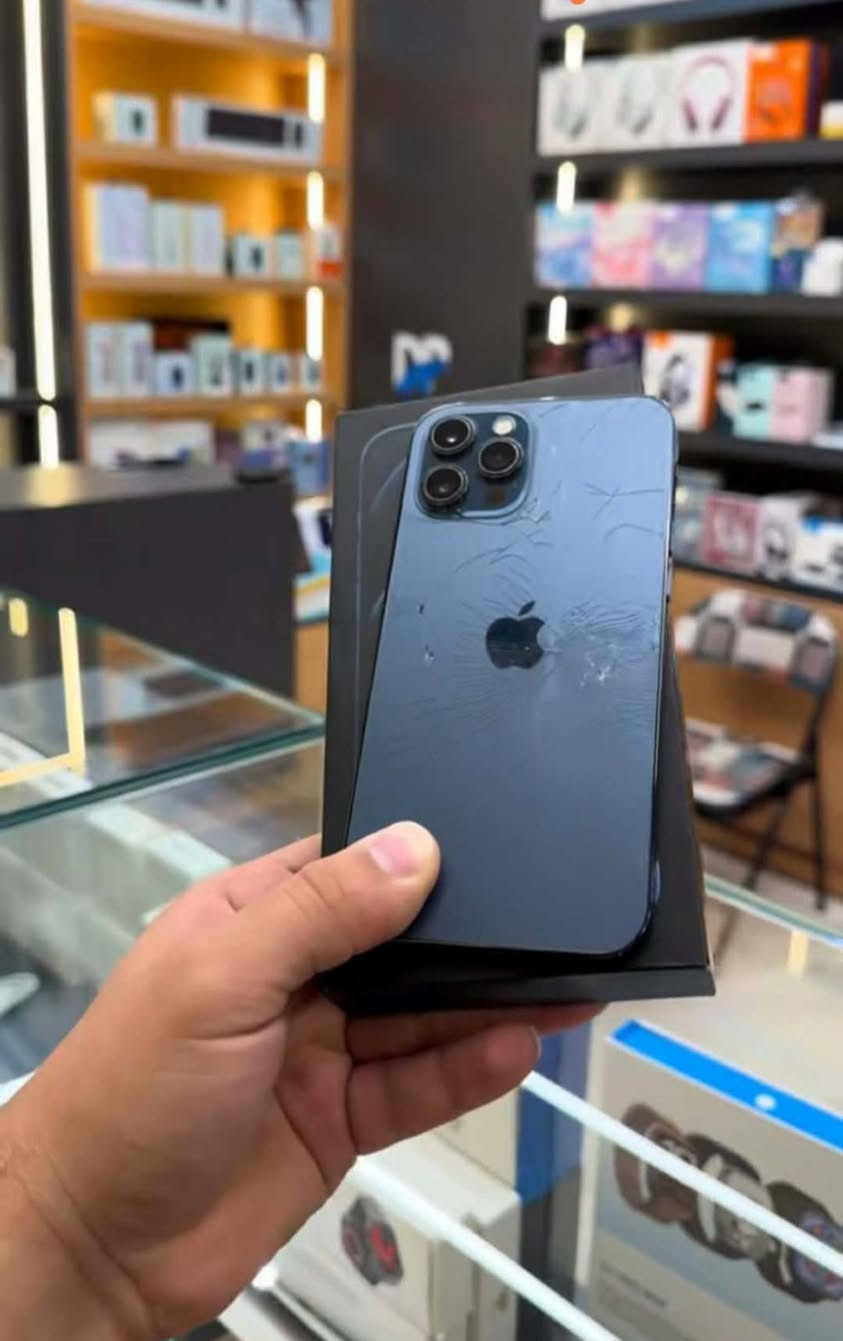 لا توجد تفاصيل

نص مكتوب في الصور:
- ٧:٤٢ رجوع حول الاسم iPhone إصدار iOS 18.6.2 اسم الطراز iPhone 12 Pro Max رقم الطراز MGC33ZA/A الرقم التسلسلي G6TDN7C50D5H القطع وسجل تاريخ الخدمة الأغاني الفيديوات الصور السعة ١٢٨ غ.ب. متوفرة ١١٢,٢١ غ.ب. عنوان Wi-Fi DC:52:85:81:7C:DF Bluetooth DC:62:85:7C:89:E4