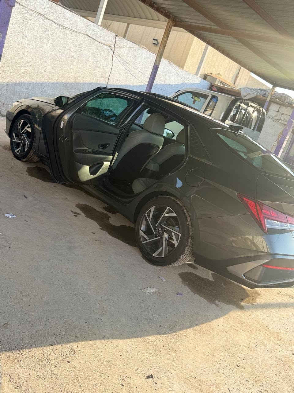 🚘 للبيع | هيونداي إلنترا هايبرد 2024 🔥
✨ الفئة: Limited – فل مواصفات(( هايبرد ))
🎨 اللون: رصاصي غامق / فحمي
📅 الموديل: 2024
🪪 الرقم: بغداد خصوصي
🛠️ الضرر: جاملغ
⭐ من أبرز مواصفات الـ Limited:
🔹 شاشة لمس كبيرة مع نظام ملاحة
🔹 شاشة عدادات رقمية 10.25 إنش
🔹 Apple CarPlay & Android Auto 📱
🔹 شحن لاسلكي للموبايل ⚡
🔹 تشغيل بصمة/زر Push Start 🔑
🔹 دخول ذكي بدون مفتاح
🔹 فتحة سقف كهربائية 🌤️
🔹 مقاعد جلدية/جلد صناعي حسب التجهيز
🔹 مقاعد أمامية مدفأة 🔥
🔹 كرسي سائق كهربائي
🔹 مثبت سرعة ذكي 🚦
🔹 تحذير النقطة العمياء
🔹 مساعد البقاء والمسار
🔹 كاميرا خلفية 📷
🔹 جنوط ألمنيوم رياضية
🔹 إضاءة LED مميزة 💡
💎 سيارة أنيقة، اقتصادية وفئة عالية ومواصفات كاملة.
📞 للاستفسار والحجز:
اتصل/راسل على الخاص 📩
***********
‏‪***********‬‏
