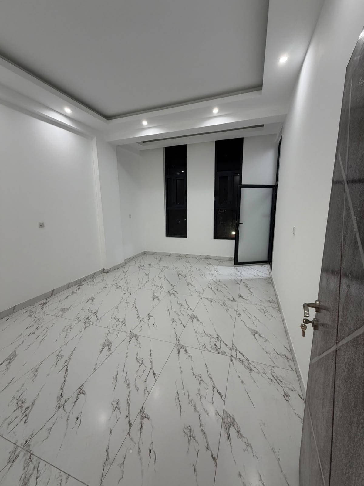 🏢 للإيجار | مجمع درة السيدية

✨ شقق زيرو بتشطيب جديد وموقع مميز
🔹 المجمع مجهز بـ نظام مصاعد
🔹 سكيورتي وحماية على مدار الساعة
🔹 شقق جديدة وأجواء سكنية راقية

تفاصيل الشقة:
🛏️ 3 غرف نوم
🛋️ صالة واسعة
🍳 مطبخ
🚿 خدمات عدد 2

📞 للاستفسار :

0771912616
