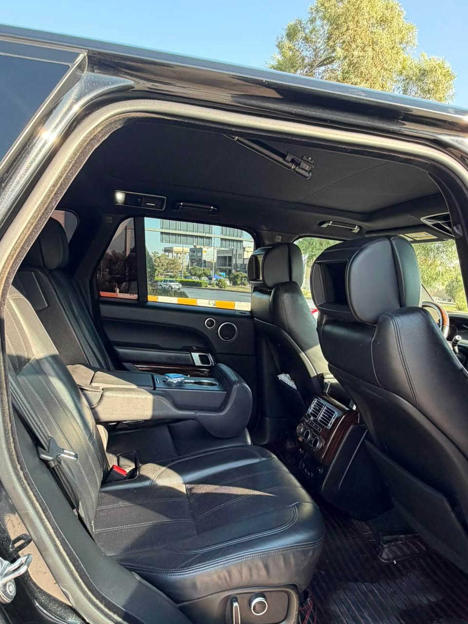 بسم الله الرحمان الرحيم.  RANGE. ROVER.  موديل ٢٠١٧. فول فول موصفات. كندي ئوتوبايكراف. محرك ٨ بستن  كيرمحرك بشرط مامفتوح  سنويه بسمي تحويل وكاله مباشر. سياره ضمان دعاميه لدعاميه.  بشرط بس شويه pdr. باب خلفي.  مكانك سليمانيه.   سعر ٢٧١$. مجال. *********** Singapore
