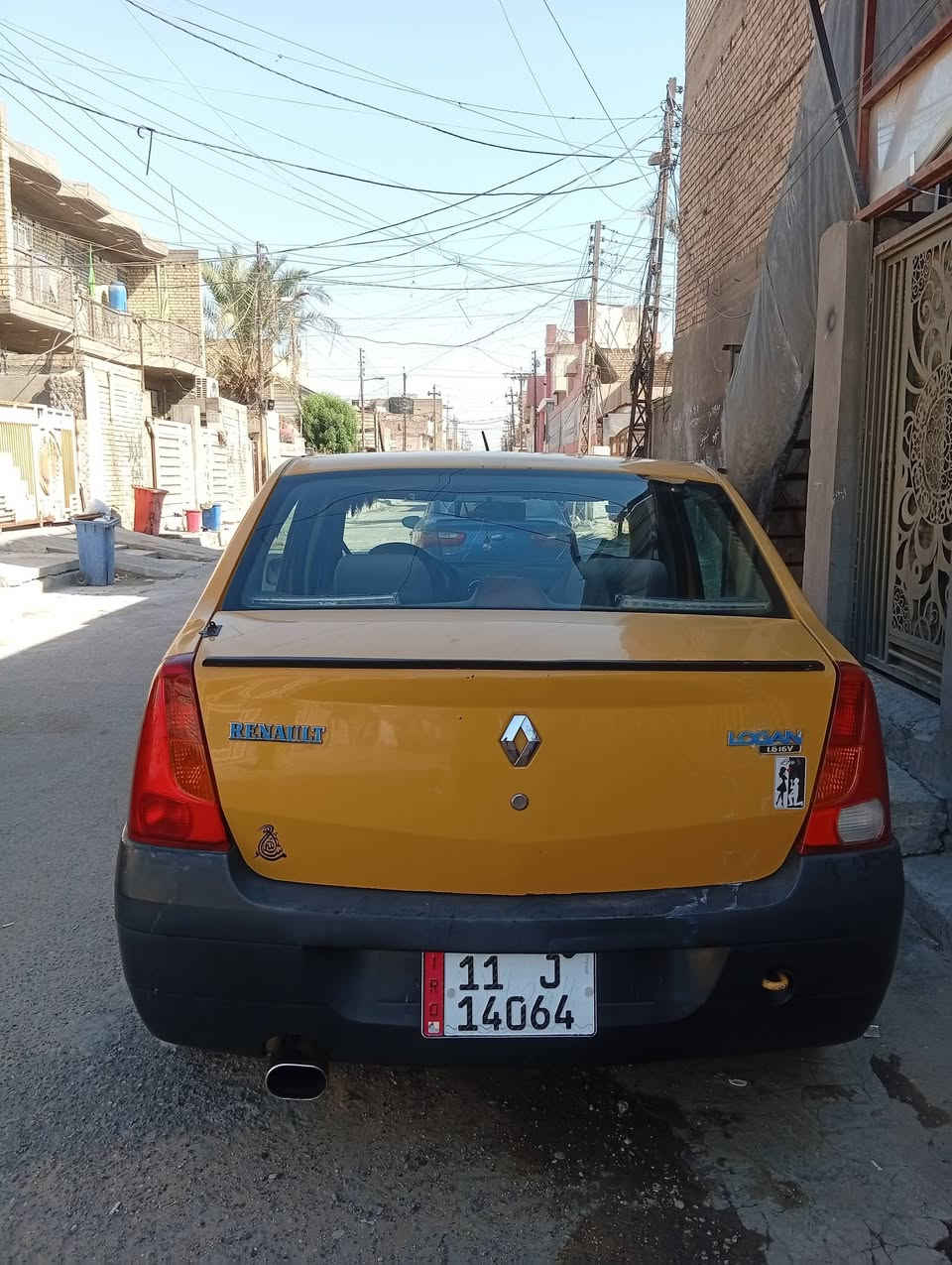 السلام عليكم 
رينو لوكان  موديل 2009
مثل ما وضح بل صور بيه بعض الملاحظات 
السيارة تگص دهن 
كهربائية كله شغاله
تبريد خير من الله ثلج
شاشه كار بلي
سماعات اضافيه بل صندوق عدد٢
كامره خلفيه 
حدادية جديدة 
ارقام انكليزي 
السيارة محورة باور ستيرن 
السنوية بعدلها شهر وتسقط
خط بحث غرامات كله مصفر
تحويل ثاني يوم
عنواني بغداد العبيدي حي الرئاسة 
السعر 32 
غير التنقيص مالت الدهن مابيه اي نقص 

***********
