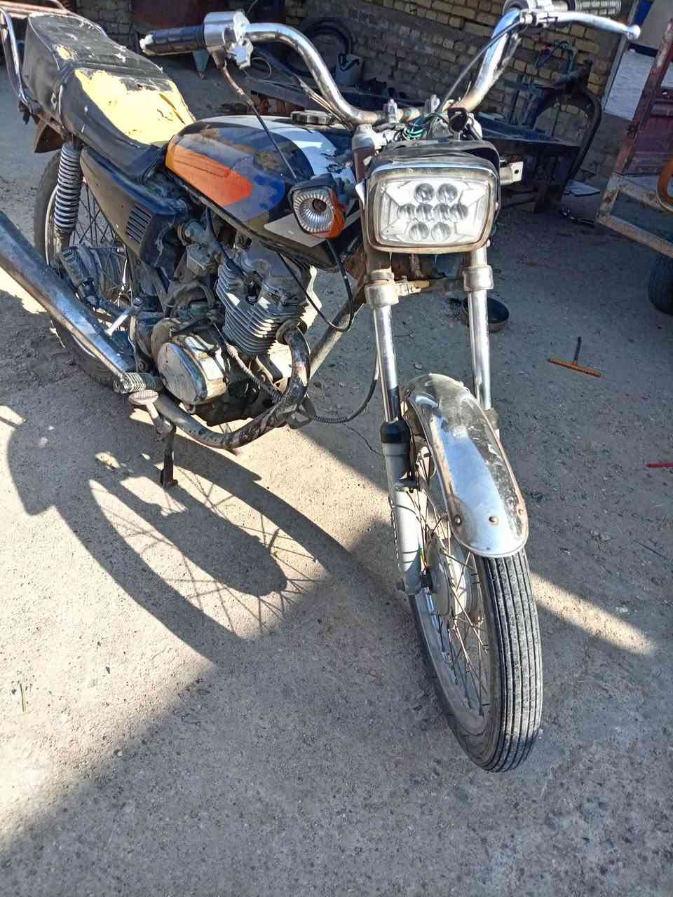 سلام عليكم شباب دراجه للبيع عطلت وما عرفت اصلحه لي يريده يجي خاص بدون اوراق   . ***********.
سعره 250
