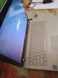 لابتوب مكتبي asus شاشة لمس نظيفة جدا - الرام 8G  - الهارد 256 ssd  - ا...