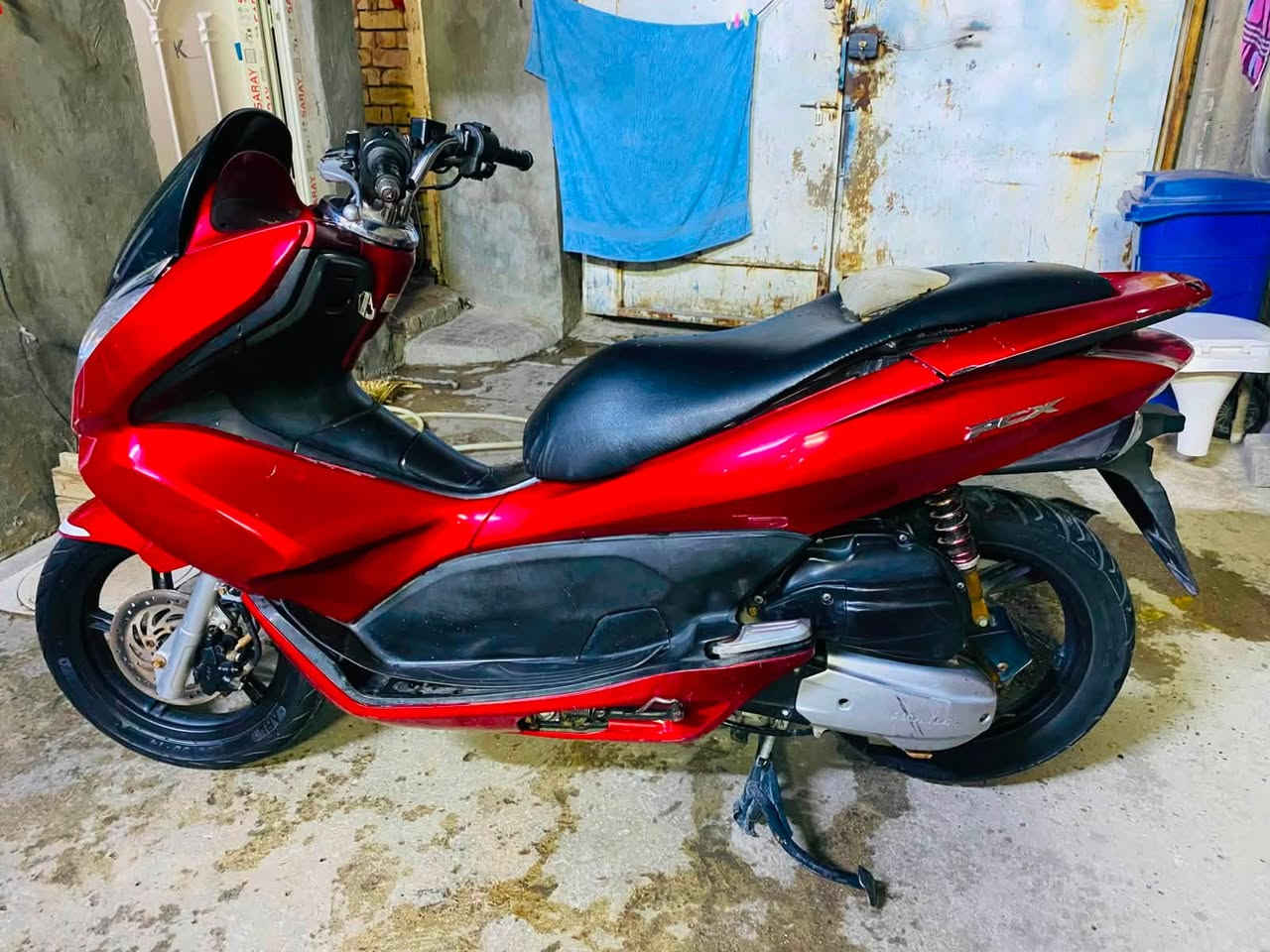 pcx 
الجيل الاول
سعر مليون و١٠٠
مكينه تبخر
***********
