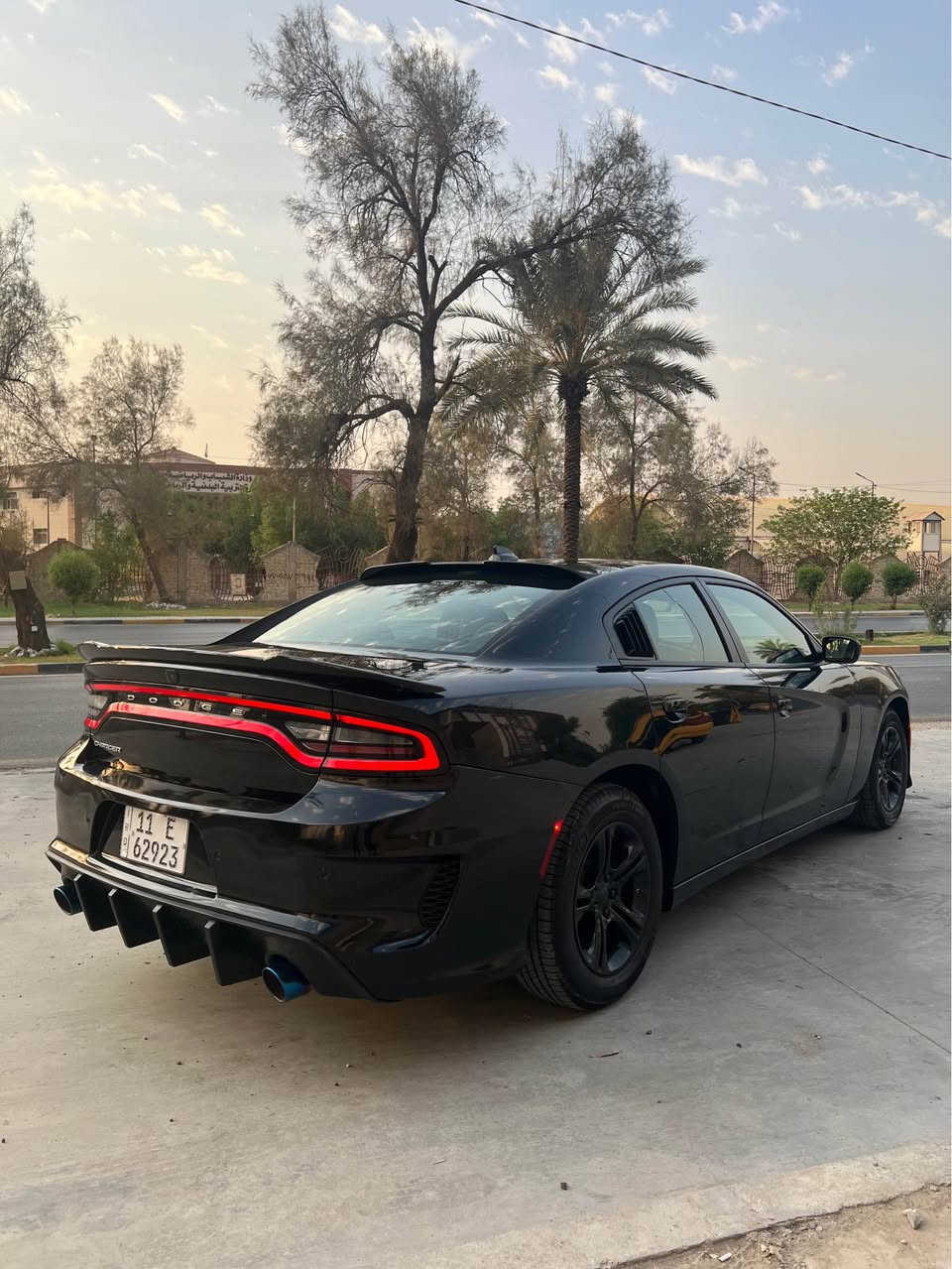 السلام عليكم 
دوج جارجر موديل 23 SXT اصدار اخير 
محرك 3600 
ماشيه 10 K بعدهي زيرو 
كشنات حضن 
ويل 17 وتايرات اصلي الامريكي مشلن 
كت اس ارتي الجديد 
السياره جاهزه ماتصرف عليها 
الحادث جاملغ وبنيد 
صور الحادث المراسله واتساب 
السعر210 ورقه 
للاتصال والاستفسار ☎️
*********** بغداد, العراق
