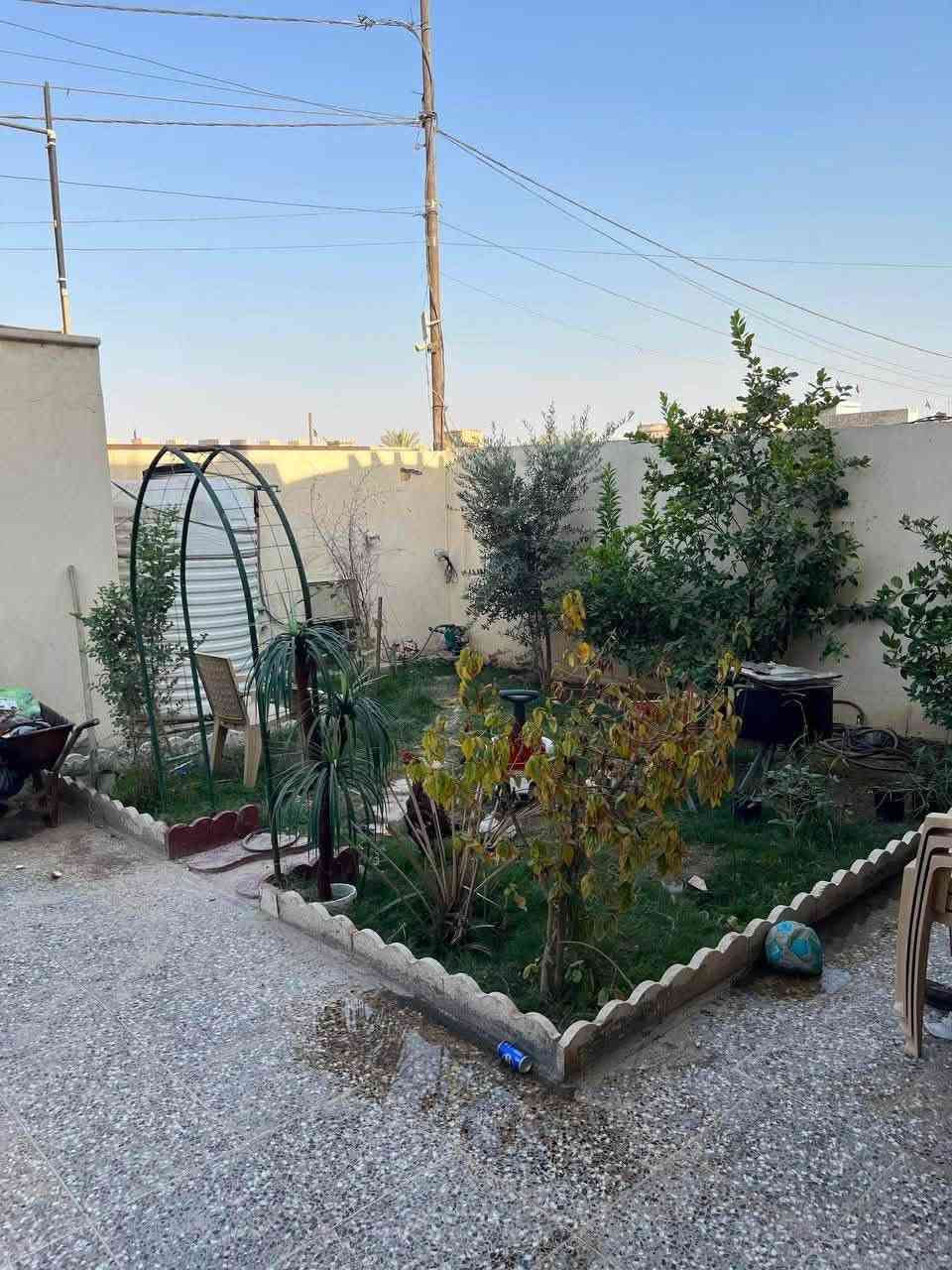 بيت للبيع في منطقه الكرغوليه قرب بانزين خانه السايد الواحد فرع طرشي البهلول
السند طابو زراعي قرار 25
المساحه 200 متر 
النزال 20 
الواجه 10 
يحتوي على غرفتين نوم واستقبال وصاله ومطبخ وحمامين داخلي وخارجي وحديقه 
يبعد عن الشارع العام  100 متر
الاستفسار على الرقم ***********
