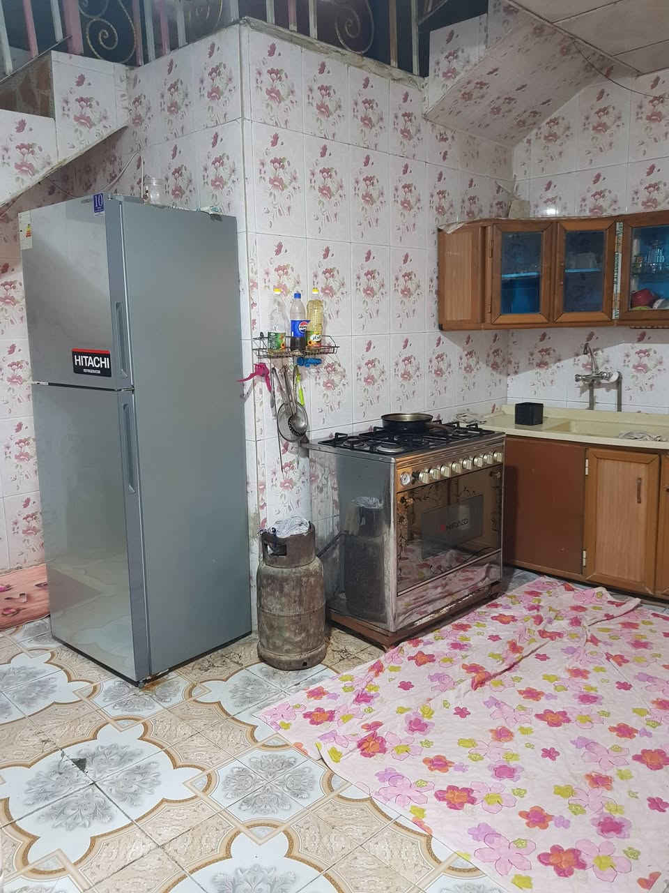بيت البيع مساحته 👈120👉 متر قاط واحد👉 وكو غرفه فوك عوزها بس صب السكف مالها يصير قاط ونص غرفه نوم وستقبال ومطبخ وحولي وترك وكراج الرضيه سراميك الصطح مطبك شتايكر مجاري ريسيه كهرباء ماي سحب جاهز البيت👈 البناء بلوك👉 👈بلزراعي مال بيت ضيفان👉 ثاني فرع بلزراعي شارع مالته مفتوح👈 العنوان بغداد منطقت بوب الشام 👉جاي من القوس ع يدك اليمنه البيت كامل مكمل من كلشي جيب غراضك وكعد كبل بي 👈السعر 50👉 بي مجال 👉 ا مايرهم قصط ولا مقدمه حاضر فلوسه البيت ليريد يشوف البيت من داخل ومن خارج يدخل علي خاص ادزله مقطع فيديو مال البيت مصوره مقطع فيديو كامل اتصال برقمي او خاص عادي بي وقت *********** واتساب👉
