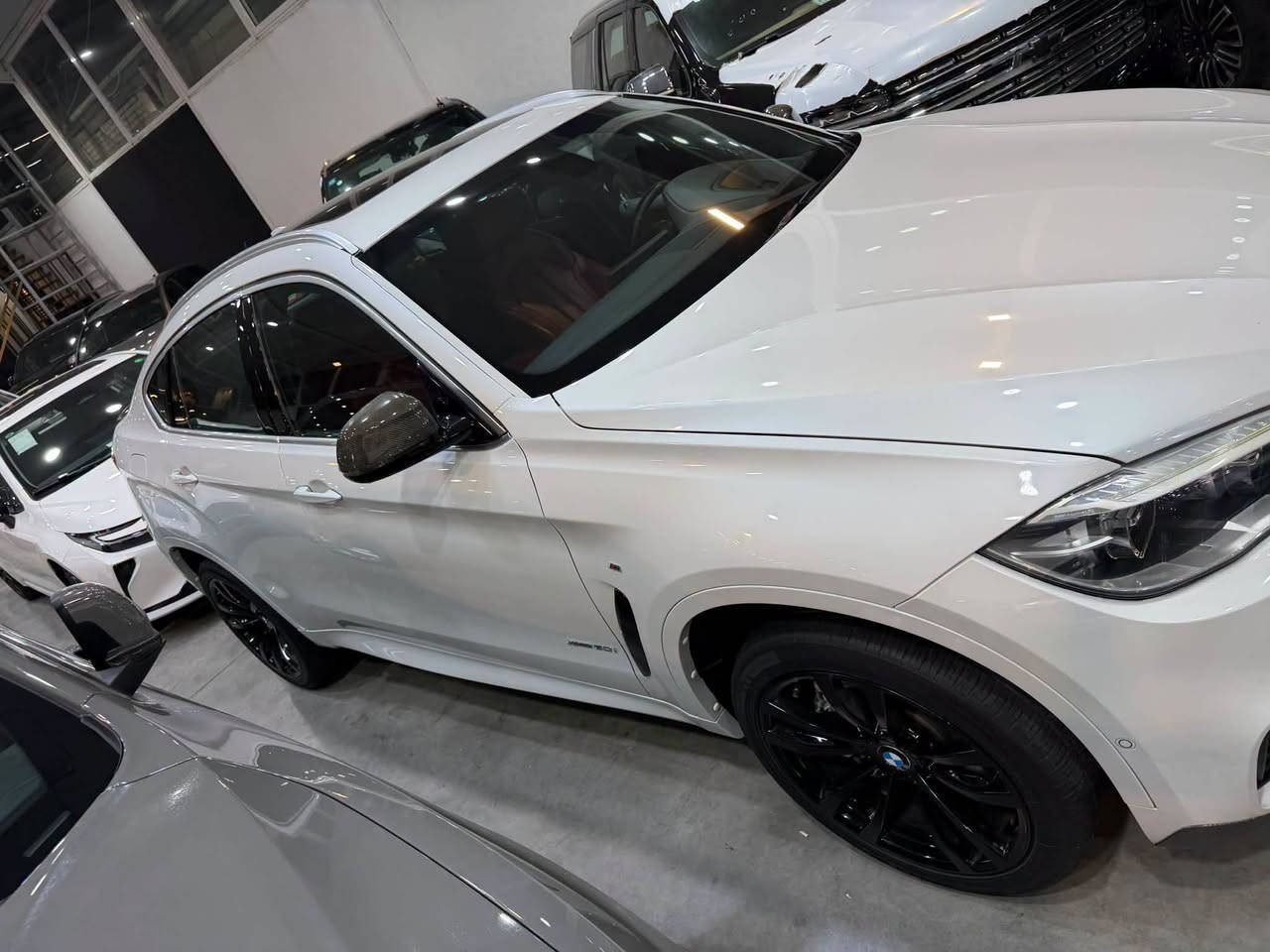 السلام عليكم ورحمة الله وبركاته للبيع
Bmw X6 M50i X Drive
Carbon Fiber package 
السياره فول مواصفات موديل 2015
ماشية 125 كم 
بدون صبغ مكفولة
اعلى مواصفات بهاي الفئة 

مكان السياره بغداد 
للاستفسار ***********
