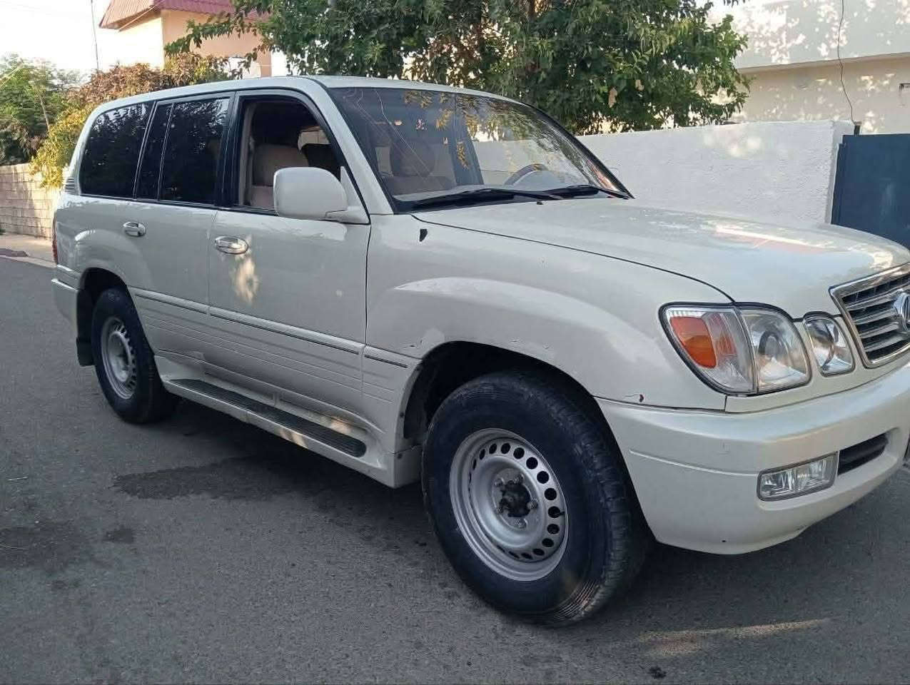 Lexus lx470 v8  ساغ ساغ
مۆدێل 2001 مەنەفێست ئەسڵی دوبەی..فول فول مواسەفات ئەمریکی..95$
کۆدی ئاسایشی بۆکراوە.موس و بڕاوە نیە سەیارەکە ساغە..دووساڵە لای  خۆمە و سەیارەی ماڵە کامل مەسرەفە
(ناو زەرد..سڵاید..چوارجام ئۆتۆ..شەش جام کارەبا..بیلاد جام ڕەش..ئاوێنە شەفت و هیتەر..کوشن هیتەر..کوشن خەزن..کوشن کارەبا..سوکان کارەبا..سەقف dvd..سیستەمی دەبڵەکان..سیستەمی جەک.بەرز و نزم.تەبرید مەرکەزی..تەحدید سورعە..کامل سیستەمی سکوریتی‌‌‌)زۆر مواسەفاتی تر..هەمووگیانی بیلاد شەریکە دەسکاری نەکراوە..سپێری شەریکەی دانەبەزیوە..گێڕ مەکینەو ئەکسل دەبڵ ئەکسل عادی و ئۆتۆ بەشەرت مەزبوت..سەیارەکە جەکە واتە بەرزو نزمی پێ دەکەی بەدڵی خۆت..تایەی زۆر باشە چوار تایەو ویلی عادی ئەسڵی لەژێرە..سەرف و دوکەڵ و بوخار بەشەرت 220هەزاری حەقیقی ڕۆشتوە..بەمانای کەلیمە لگززە هیجی نەکراوە بەمۆنیکا...سەیارەکە چەکوش بەگیانیەوە نییە دەعامی بۆ دەعامی بەشەرت قرچیشی نیە هیچ لێدراوی نییە..سەقف و جەند پارچەیەکی بۆیاخ نییە پارچەکانی تر لەسەر کاڵبونەوە پەمپ کراون..من بەشەرتی حیزام دەی فرۆشم لەسەر کاڵبونەوە..نرخی (95)گەڵاو مەجالێ برایانە..لەکۆمێنت مامەڵە ناکرێ تەلەفون بکە ئەوە ژمارەی خاوەنیەتی ..سەیارەی من نیە ***********..هەڵەبجەی شەهید
