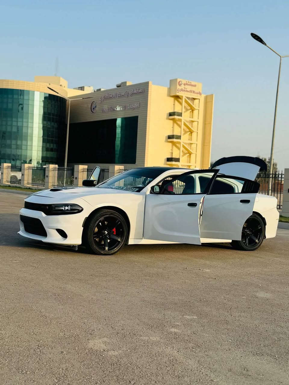 جارجر 2018 جاملغ ونص من الباب بنيد مبدل نفس الون واكو معجون قليل بلشاصي اربع اصابع السياره RT 8 سلندر الباقي كفاله السياره جاهزه من كلشي تدفئه تبريد تحكمات استيرن  باسمي رقم بغداد المكان البصره.  بيع ب165. وترهم مراوس الشراي يتصل ***********
