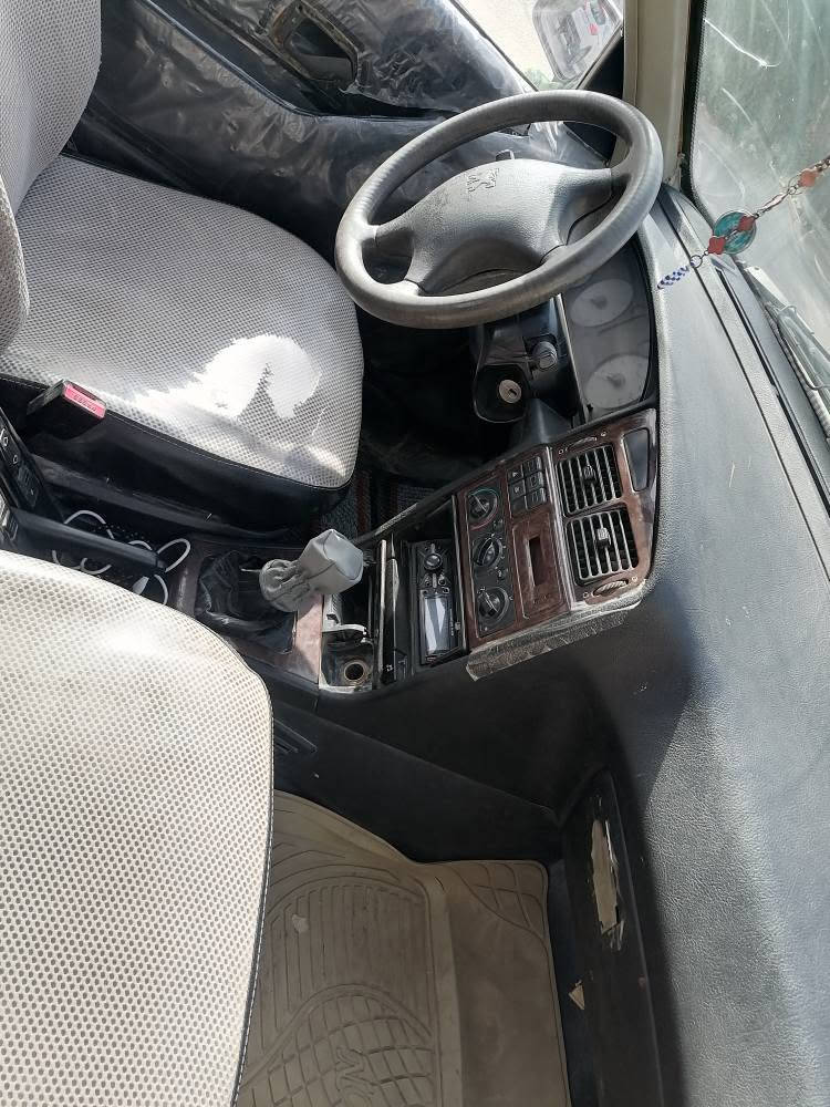 السلام عليكم بيجو بارص ٢٠١٥ البييع رقم بابل سعره ٣٥وبيهه مجال سياره بيهه جاملخ الخلفي بارد السيارة جاهزه من كلشي محرك فرنسي *********** المكان بابل

