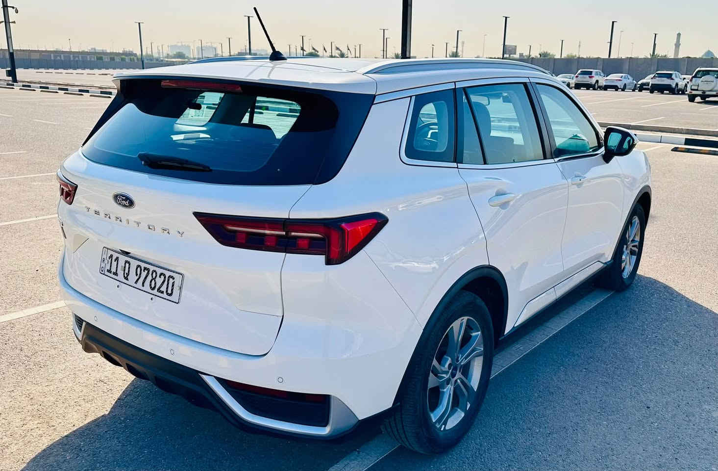 السلام عليكم ورحمة الله وبركاته
فورد تريتوري فئة ترند بانوراما
موديل ٢٠٢٥ 
عداد: 20200 km
رقم بغداد باسمي اني مطلعها من الشركة
المواصفات ترند تجي نص فول (بانوراما تبريد منفصل) 
وتشغيل عن بعد وخاصية ترحيب
سيارة جديدة ونظيفة جداً ومكفولة من كل شي وداخله ضمان شركة القاصد كله سيرفس شركة حسب المواعيد 
لاتزال في ضمان الشركة ، تبديل دهن وصيانة مجاني لمدة 3 سنوات دهن وفلتر لحد 60 الف كم
السيارة عليها اضافات:
١-السيارة بيها تظليل ضد حرارة الشمس نوعية درجة اولى
٢-كاعيات حضن 

السعر ٢٨.٥ مليون 
مكاني بغداد - العامرية او الجامعة الامريكية 
للاستفسار الاتصال 📞 ***********
