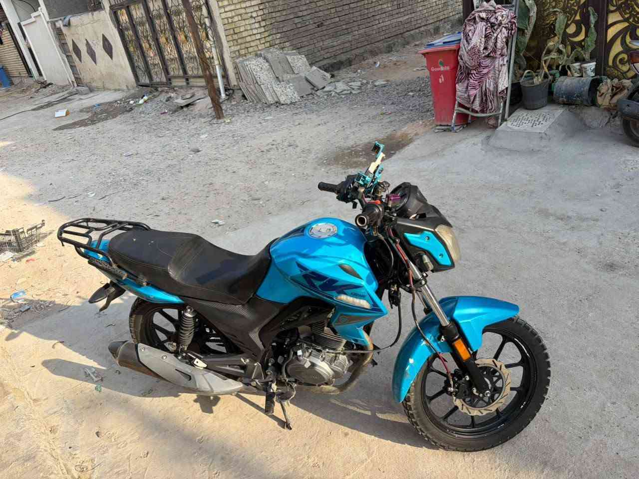 السلام عليكم من رخصت الأدمن دراجه كيوي RK موديل 22 رقم بغداد مشروع وطني رقم مميز 150cc دراجه احله من الصور نضيفه مكينه ما مفتوحه سعرها 1900 او بيها مجال بسيط للأستفسار *********** واتساب او رصيد متواجد
