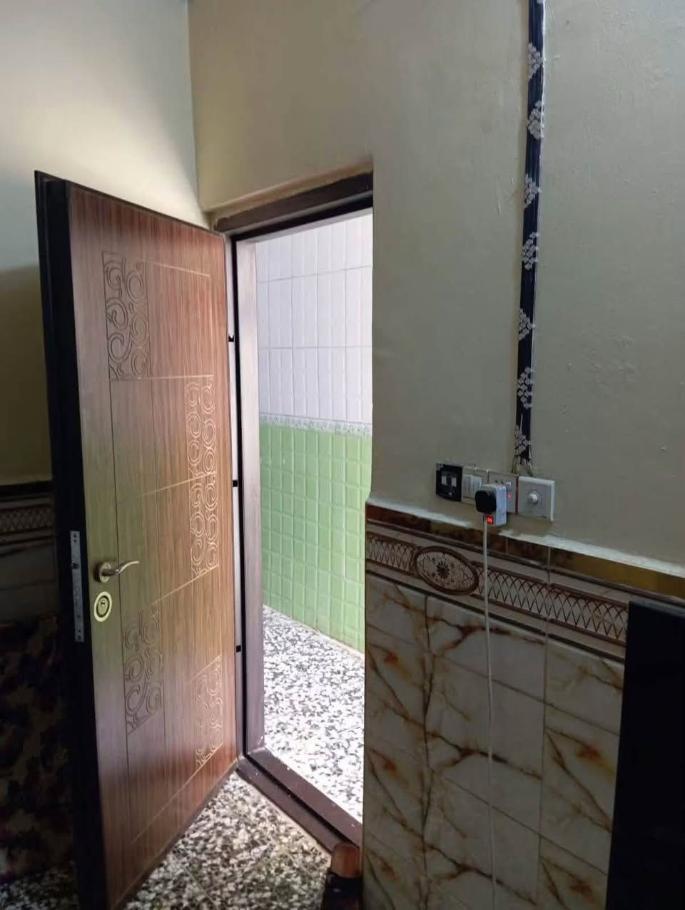دار  للبيع 100  متر طابو صرف بالنجف 
حي ميسان قطاع 76 موقع مميز 

طابق واحد شيلمان نظيف جداً شارع 10 متر خلف التجاري 
غرفه وصاله ومطبخ وستقبال 
وصحيات داخليه وخارجيه ومكشوفات 

السعر 98 مليون قفل قفل

للأستفسار *********** واتساب أيضاً موجود
