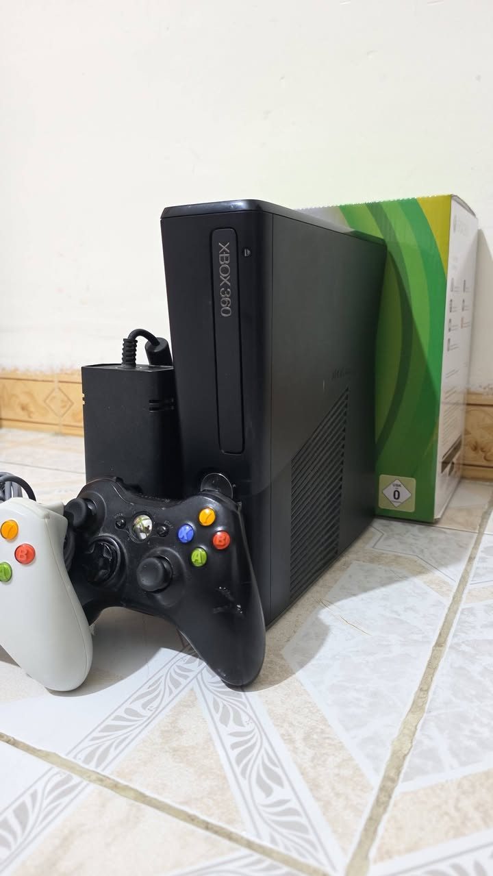 اكس بوكس 360مهكروحيل حيل نظيف يحتوي على 147لعبه قويه ويحتوي على 2جوستك وكارتون وكامل غراضه شرط الفحص السعر 125وبي مجال للطيبين توصيل جميع المحافظات متوفر ***********
