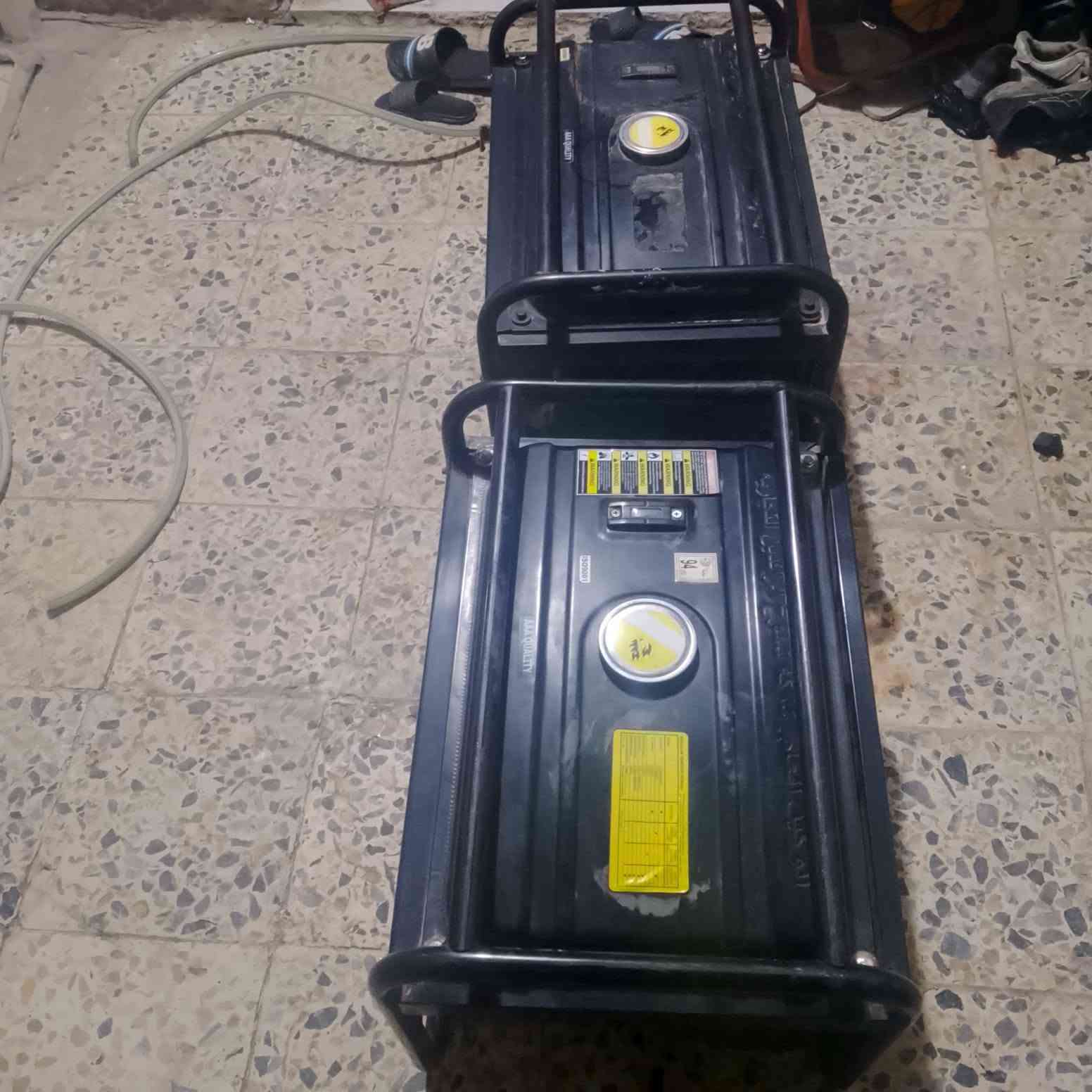 سلام عليكم مولدات للبيع عدد2 شغالات العنوان ميسان برمانه سايدين سعر الوحده 150 وبهن مجال ***********
